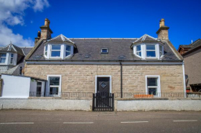 Cosy Cottage in Fishertown, Nairn - Free Parking & Pets welcome!